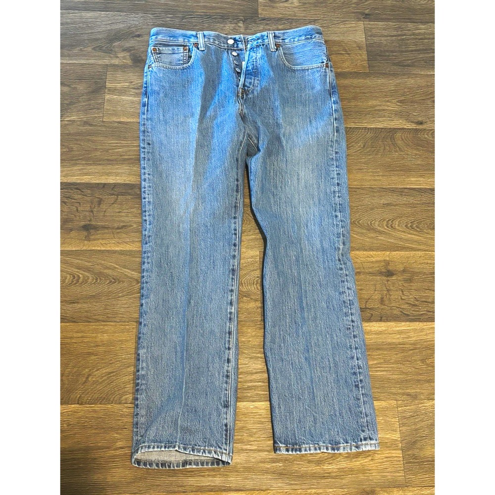 Levi's Men's Blue Light Wash Straight Jeans Mid Rise 5-Pocket Cotton Denim
